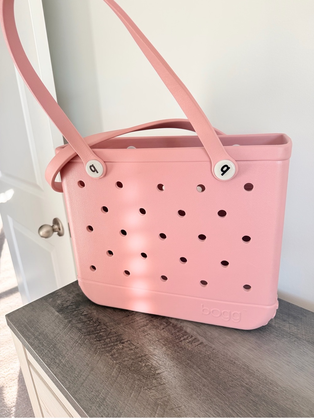 Bag Classic Tote in Pink - Picture 2 of 5